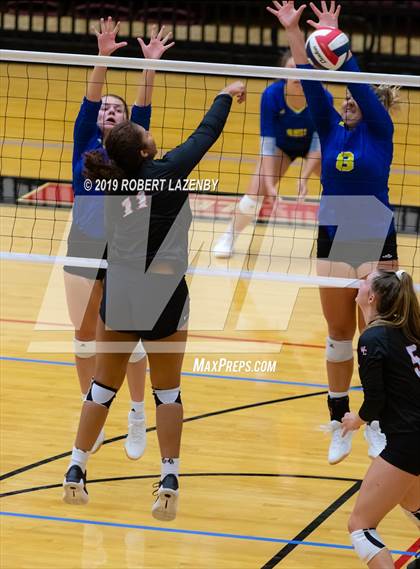 Thumbnail 3 in Churchill vs. Clemens  photogallery.