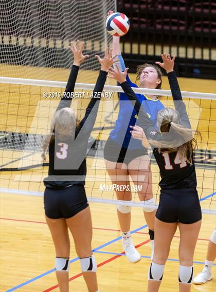 Thumbnail 1 in Churchill vs. Clemens  photogallery.