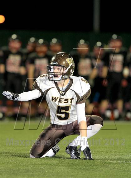 Thumbnail 3 in Palos Verdes v West Torrance (CIF SS Northern Division Final) photogallery.