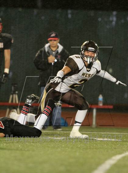 Thumbnail 3 in Palos Verdes v West Torrance (CIF SS Northern Division Final) photogallery.