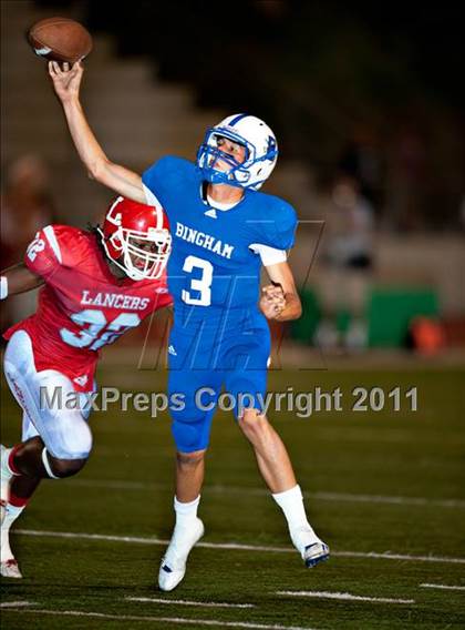 Thumbnail 2 in Bingham vs. Orange Lutheran (Mission Viejo Football Classic) photogallery.