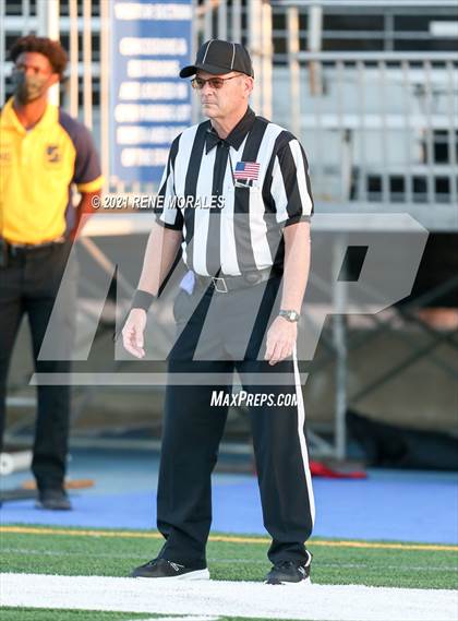 Thumbnail 3 in Cathedral vs Loyola photogallery.