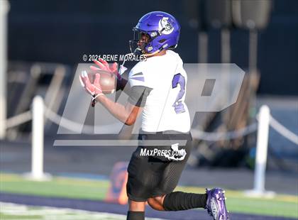 Thumbnail 3 in Cathedral vs Loyola photogallery.