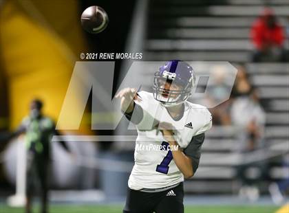 Thumbnail 3 in Cathedral vs Loyola photogallery.