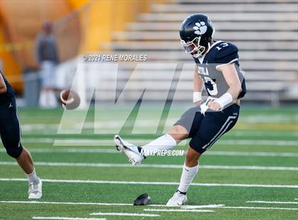 Thumbnail 3 in Cathedral vs Loyola photogallery.