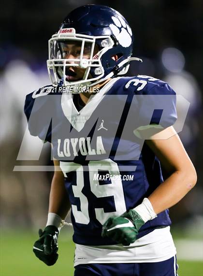 Thumbnail 3 in Cathedral vs Loyola photogallery.