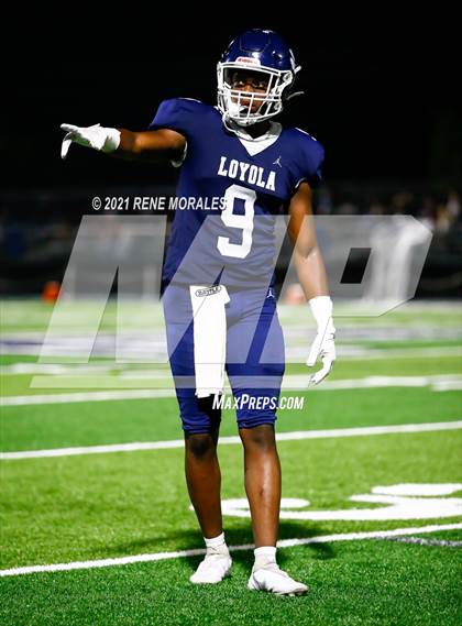 Thumbnail 3 in Cathedral vs Loyola photogallery.
