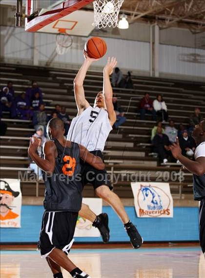 Thumbnail 1 in Lancaster vs Bishop McGuinness (Texas-Oklahoma Shootout) photogallery.
