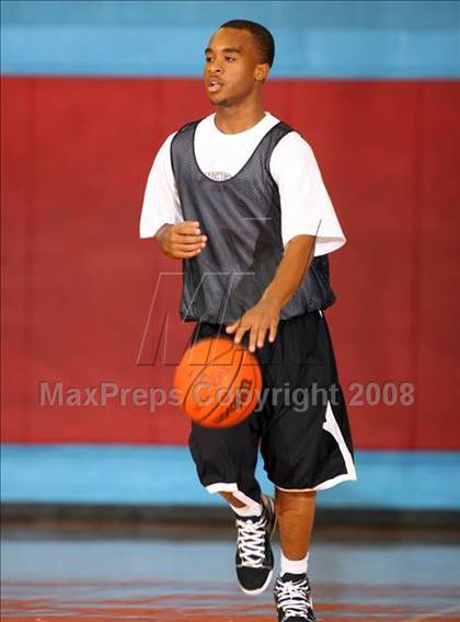 Thumbnail 1 in Lancaster vs Bishop McGuinness (Texas-Oklahoma Shootout) photogallery.