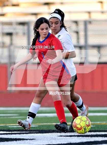 Thumbnail 3 in Carter-Riverside vs. Kennedale (UIL 4A Bi-District Playoff) photogallery.