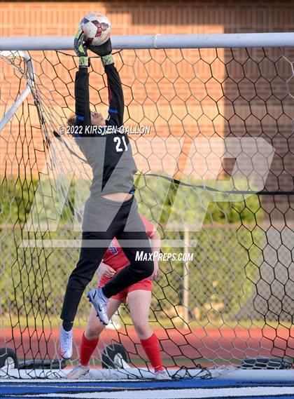 Thumbnail 2 in Carter-Riverside vs. Kennedale (UIL 4A Bi-District Playoff) photogallery.