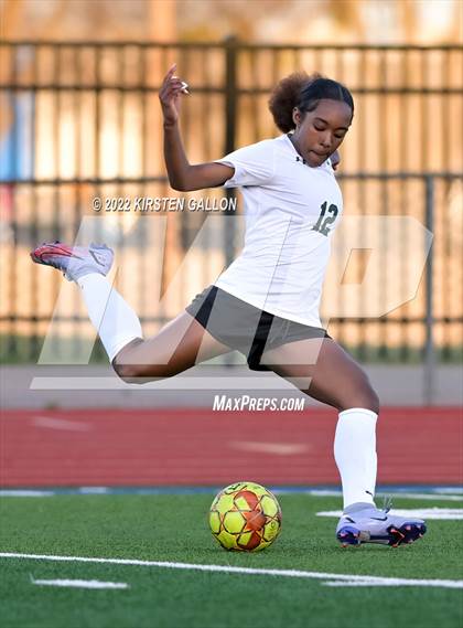 Thumbnail 3 in Carter-Riverside vs. Kennedale (UIL 4A Bi-District Playoff) photogallery.