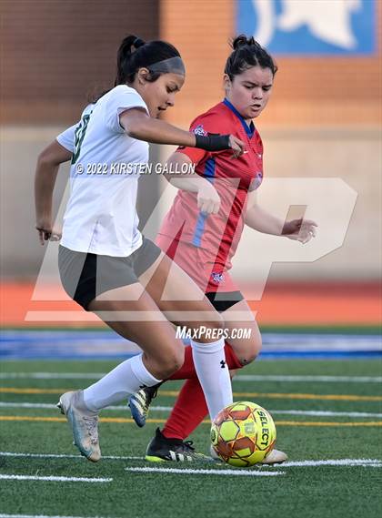 Thumbnail 3 in Carter-Riverside vs. Kennedale (UIL 4A Bi-District Playoff) photogallery.