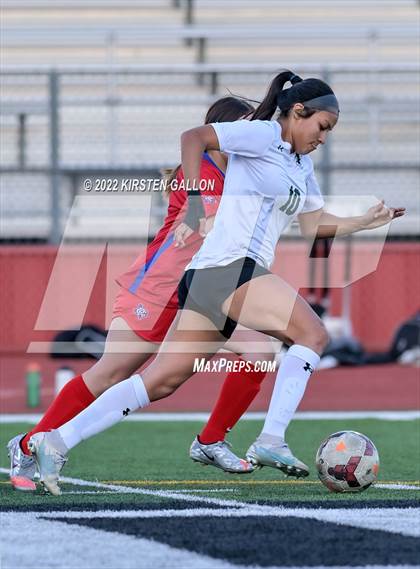 Thumbnail 2 in Carter-Riverside vs. Kennedale (UIL 4A Bi-District Playoff) photogallery.