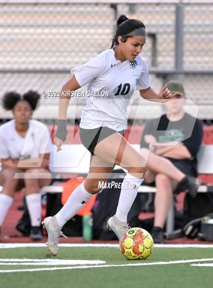 Thumbnail 2 in Carter-Riverside vs. Kennedale (UIL 4A Bi-District Playoff) photogallery.