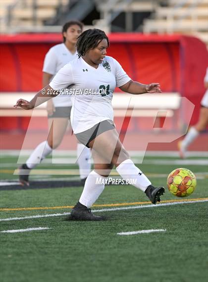 Thumbnail 2 in Carter-Riverside vs. Kennedale (UIL 4A Bi-District Playoff) photogallery.