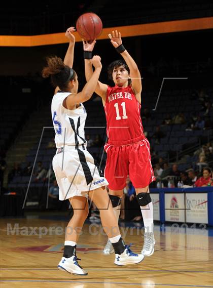 Thumbnail 1 in Windward vs. Mater Dei (CIF SoCal Open Division Regional Final) photogallery.