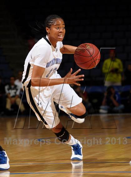 Thumbnail 3 in Windward vs. Mater Dei (CIF SoCal Open Division Regional Final) photogallery.