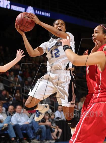 Thumbnail 3 in Windward vs. Mater Dei (CIF SoCal Open Division Regional Final) photogallery.