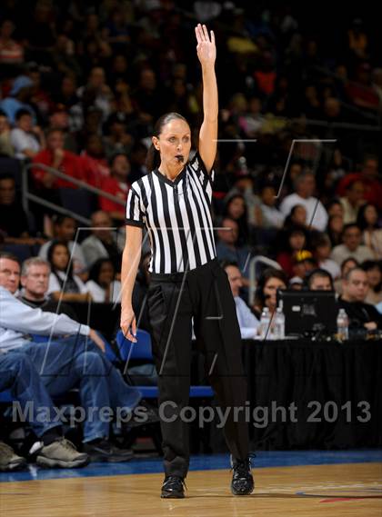 Thumbnail 2 in Windward vs. Mater Dei (CIF SoCal Open Division Regional Final) photogallery.