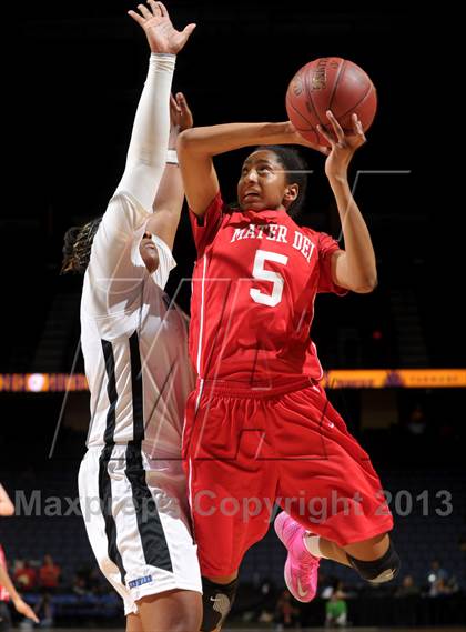 Thumbnail 2 in Windward vs. Mater Dei (CIF SoCal Open Division Regional Final) photogallery.