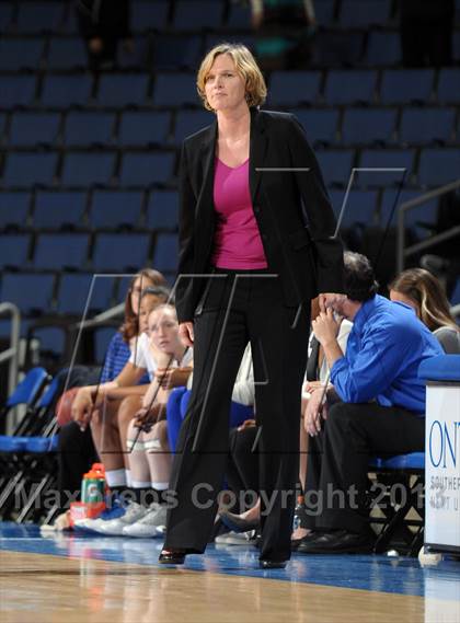 Thumbnail 2 in Windward vs. Mater Dei (CIF SoCal Open Division Regional Final) photogallery.