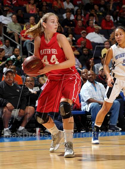 Thumbnail 2 in Windward vs. Mater Dei (CIF SoCal Open Division Regional Final) photogallery.