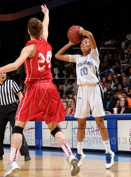 Thumbnail 2 in Windward vs. Mater Dei (CIF SoCal Open Division Regional Final) photogallery.