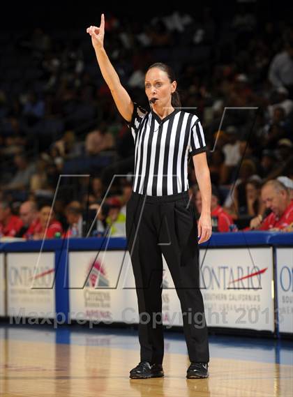Thumbnail 2 in Windward vs. Mater Dei (CIF SoCal Open Division Regional Final) photogallery.