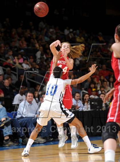 Thumbnail 2 in Windward vs. Mater Dei (CIF SoCal Open Division Regional Final) photogallery.