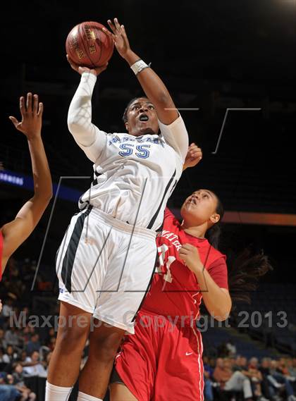 Thumbnail 3 in Windward vs. Mater Dei (CIF SoCal Open Division Regional Final) photogallery.