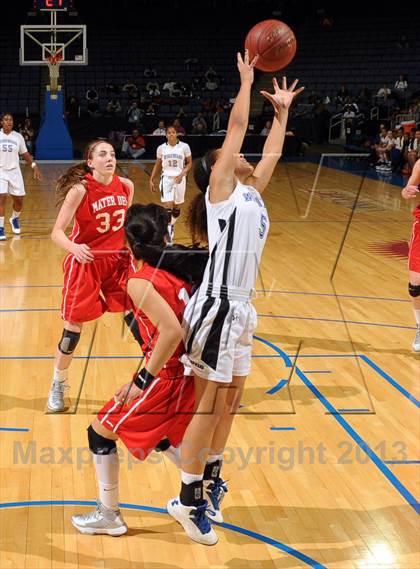 Thumbnail 2 in Windward vs. Mater Dei (CIF SoCal Open Division Regional Final) photogallery.