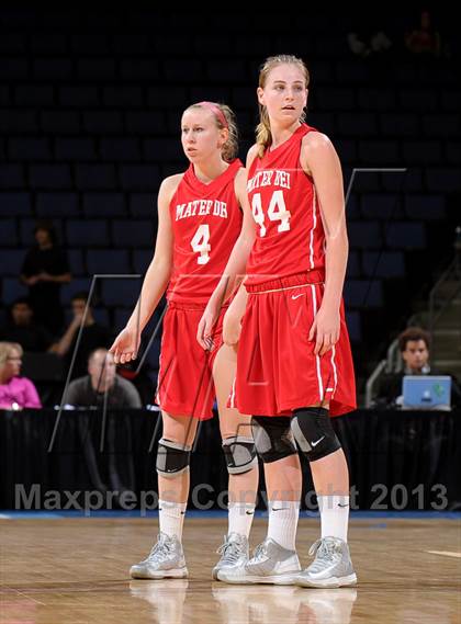 Thumbnail 2 in Windward vs. Mater Dei (CIF SoCal Open Division Regional Final) photogallery.