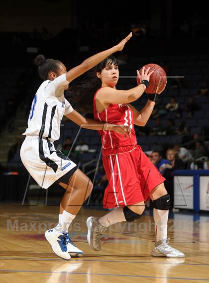 Thumbnail 3 in Windward vs. Mater Dei (CIF SoCal Open Division Regional Final) photogallery.