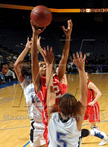 Thumbnail 2 in Windward vs. Mater Dei (CIF SoCal Open Division Regional Final) photogallery.