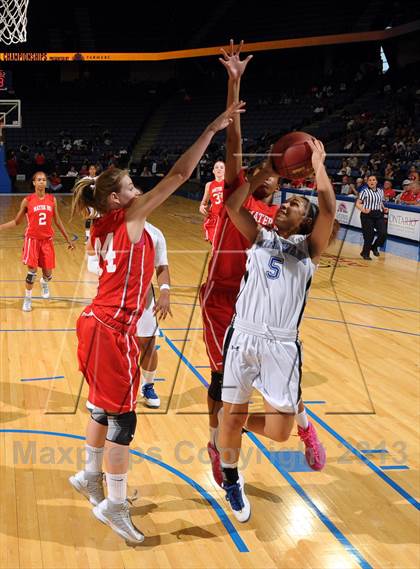 Thumbnail 1 in Windward vs. Mater Dei (CIF SoCal Open Division Regional Final) photogallery.
