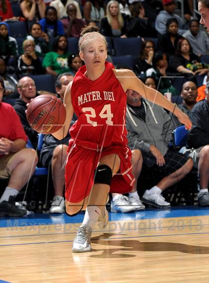 Thumbnail 1 in Windward vs. Mater Dei (CIF SoCal Open Division Regional Final) photogallery.