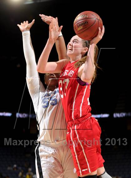 Thumbnail 3 in Windward vs. Mater Dei (CIF SoCal Open Division Regional Final) photogallery.