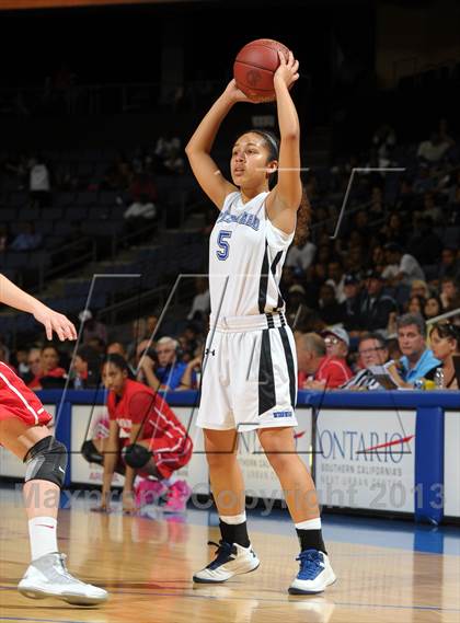 Thumbnail 3 in Windward vs. Mater Dei (CIF SoCal Open Division Regional Final) photogallery.