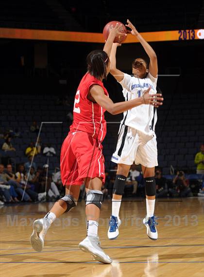Thumbnail 3 in Windward vs. Mater Dei (CIF SoCal Open Division Regional Final) photogallery.