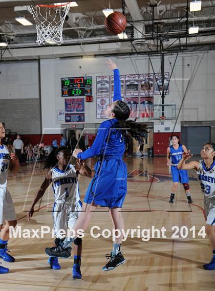 Thumbnail 3 in Immanuel vs. La Jolla Country Day (CIF SoCal Regional D5 Final) photogallery.