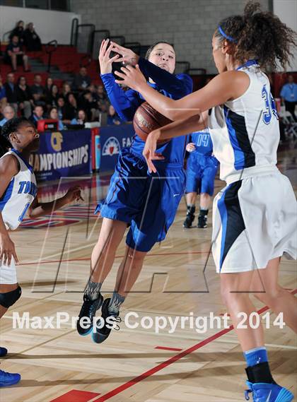 Thumbnail 1 in Immanuel vs. La Jolla Country Day (CIF SoCal Regional D5 Final) photogallery.