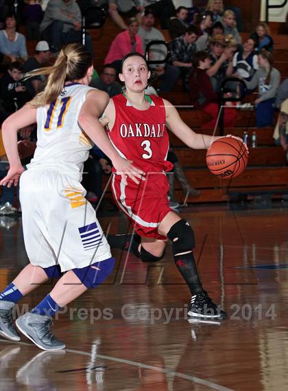 Thumbnail 3 in Oliver Springs vs. Oakdale  (TSSAA D4-A District Quarterfinals) photogallery.