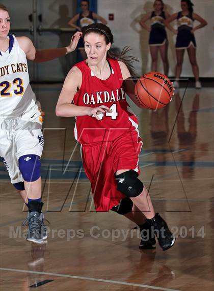 Thumbnail 2 in Oliver Springs vs. Oakdale  (TSSAA D4-A District Quarterfinals) photogallery.