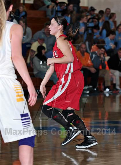 Thumbnail 2 in Oliver Springs vs. Oakdale  (TSSAA D4-A District Quarterfinals) photogallery.