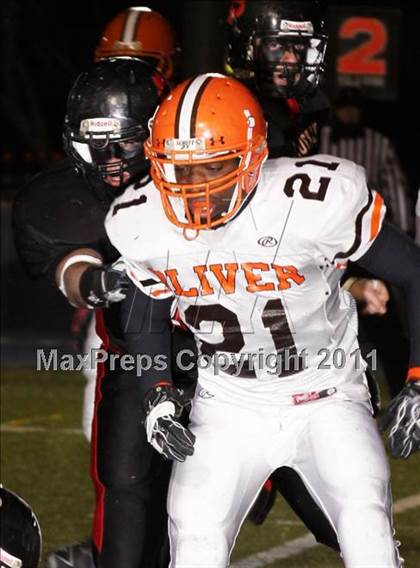 Thumbnail 3 in Oliver vs. Brockway (PIAA Class AA  1st Round) photogallery.
