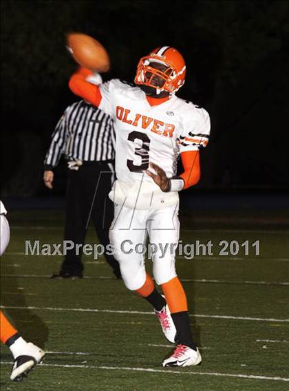 Thumbnail 2 in Oliver vs. Brockway (PIAA Class AA  1st Round) photogallery.
