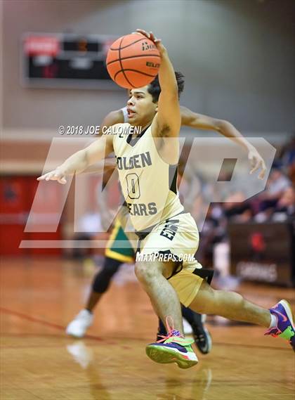Thumbnail 3 in SAAABC Class 5A Boys High School All Star Game photogallery.