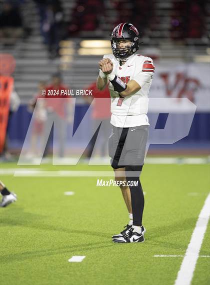 Thumbnail 3 in Westlake vs. Vista Ridge (UIL 6A Bi-District Football Playoff) photogallery.