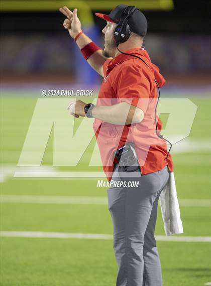 Thumbnail 3 in Westlake vs. Vista Ridge (UIL 6A Bi-District Football Playoff) photogallery.